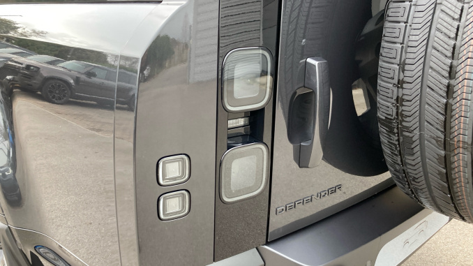 Land Rover Defender 3.0 D350 X-Dynamic HSE 130 5dr Auto Diesel Estate - Image 19